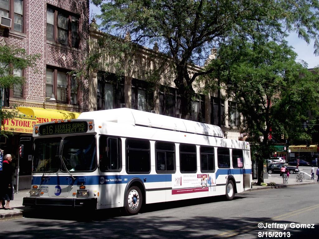 MTANewYorkCityBusNewFlyerC40LF881.jpg