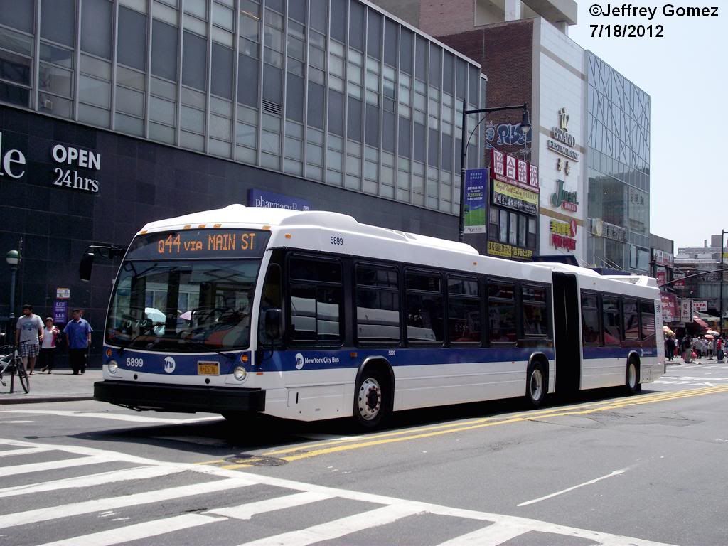 MTANewYorkCityBusNovaBUSLFSA5899.jpg