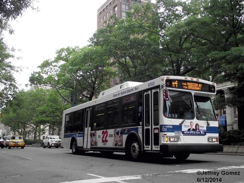 MTANewYorkCityBusOrionVIIHybrid6703M4.jp